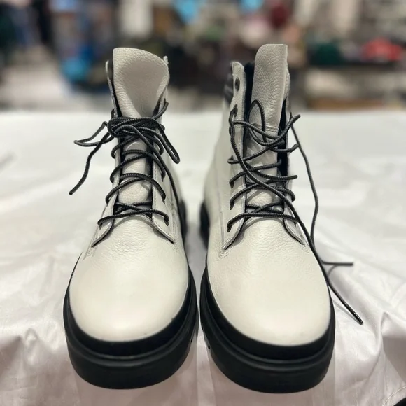 Timberland Boots - Picture 2 of 7